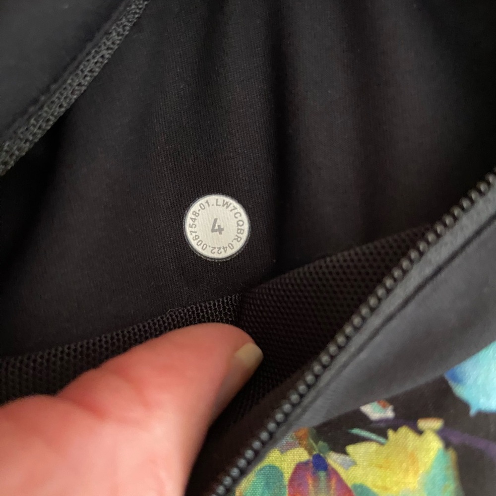 LULULEMON SPEED UP SHORTS LR - Picture 8 of 8